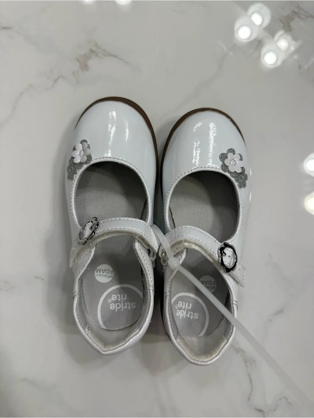 Stride Rite NEW / NWOT White Patent Mary Jane Dress Shoes with Silver Flowers